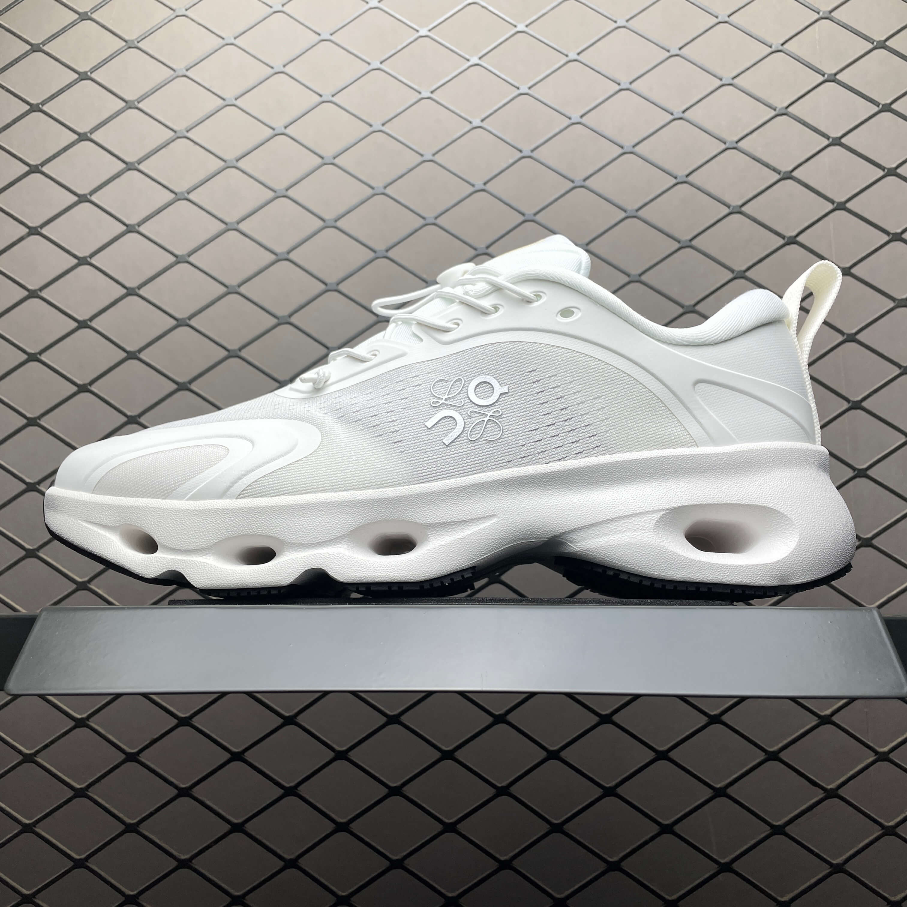 Lw x ON Cloudsolo (Unisex)