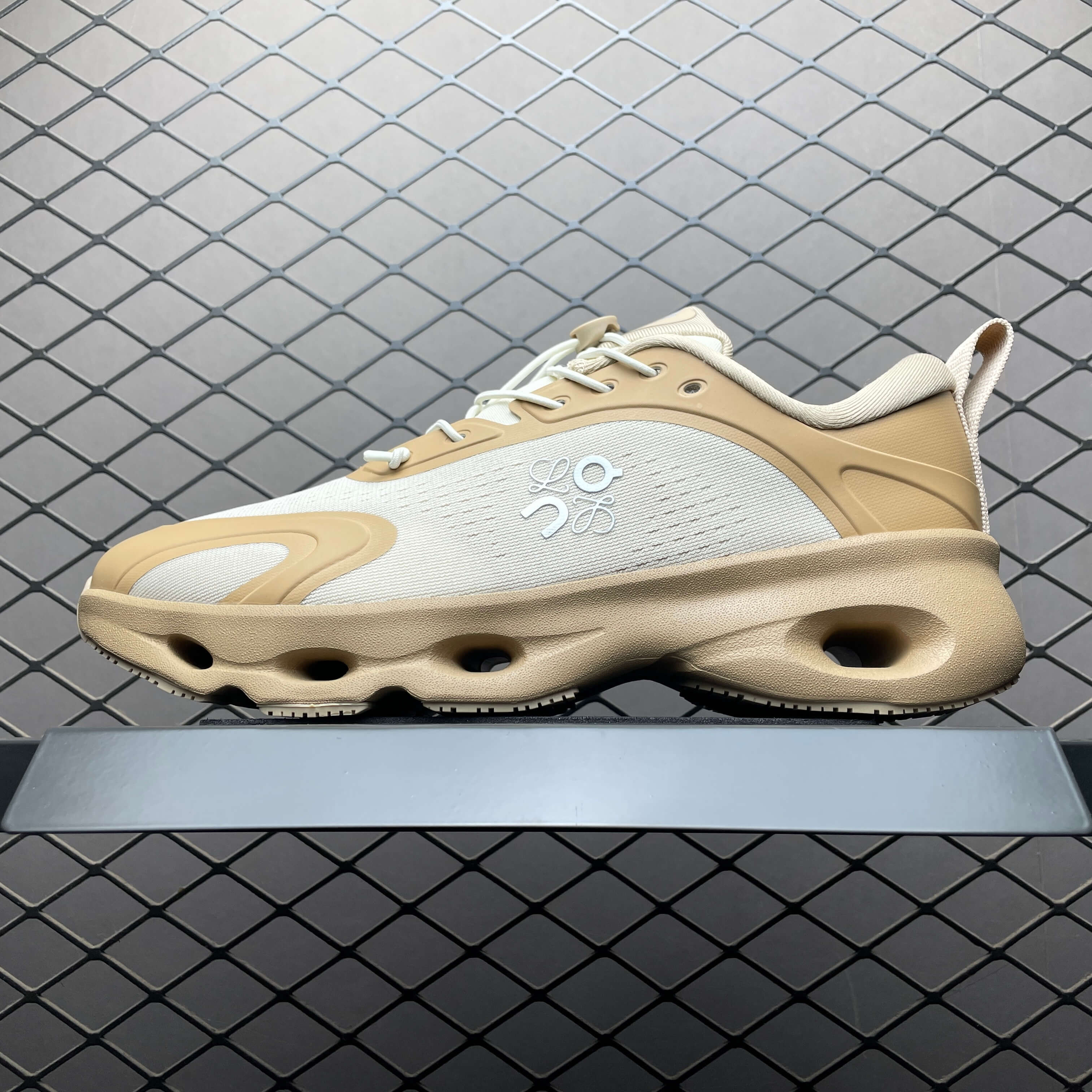 Lw x ON Cloudsolo (Unisex)