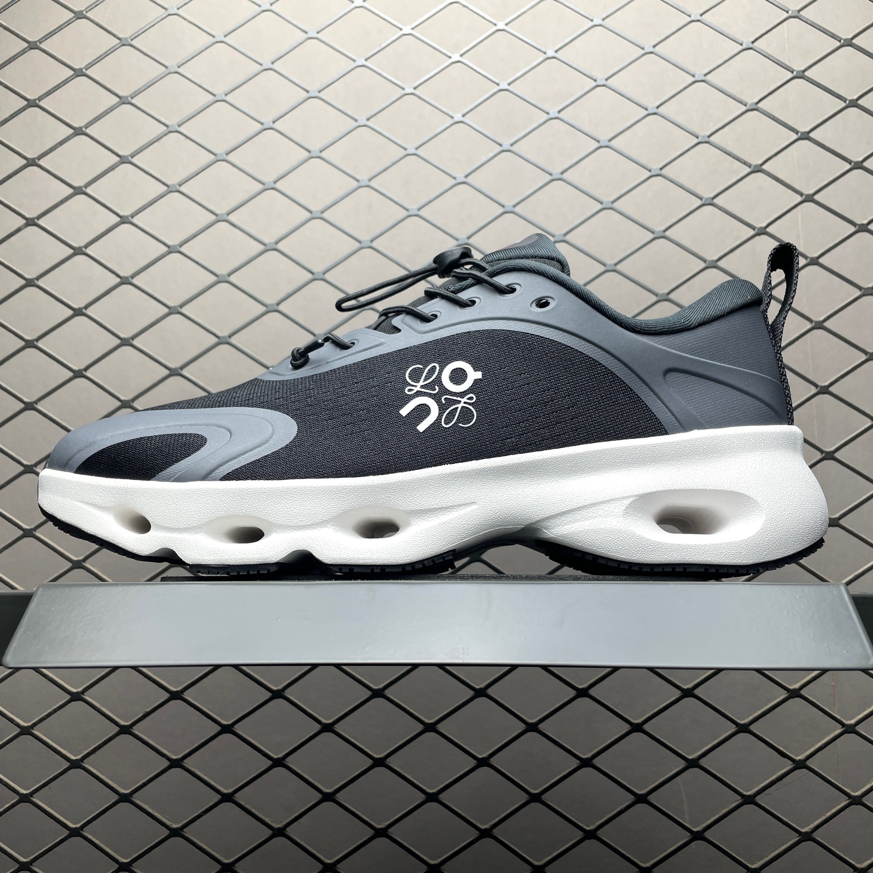Lw x ON Cloudsolo (Unisex)