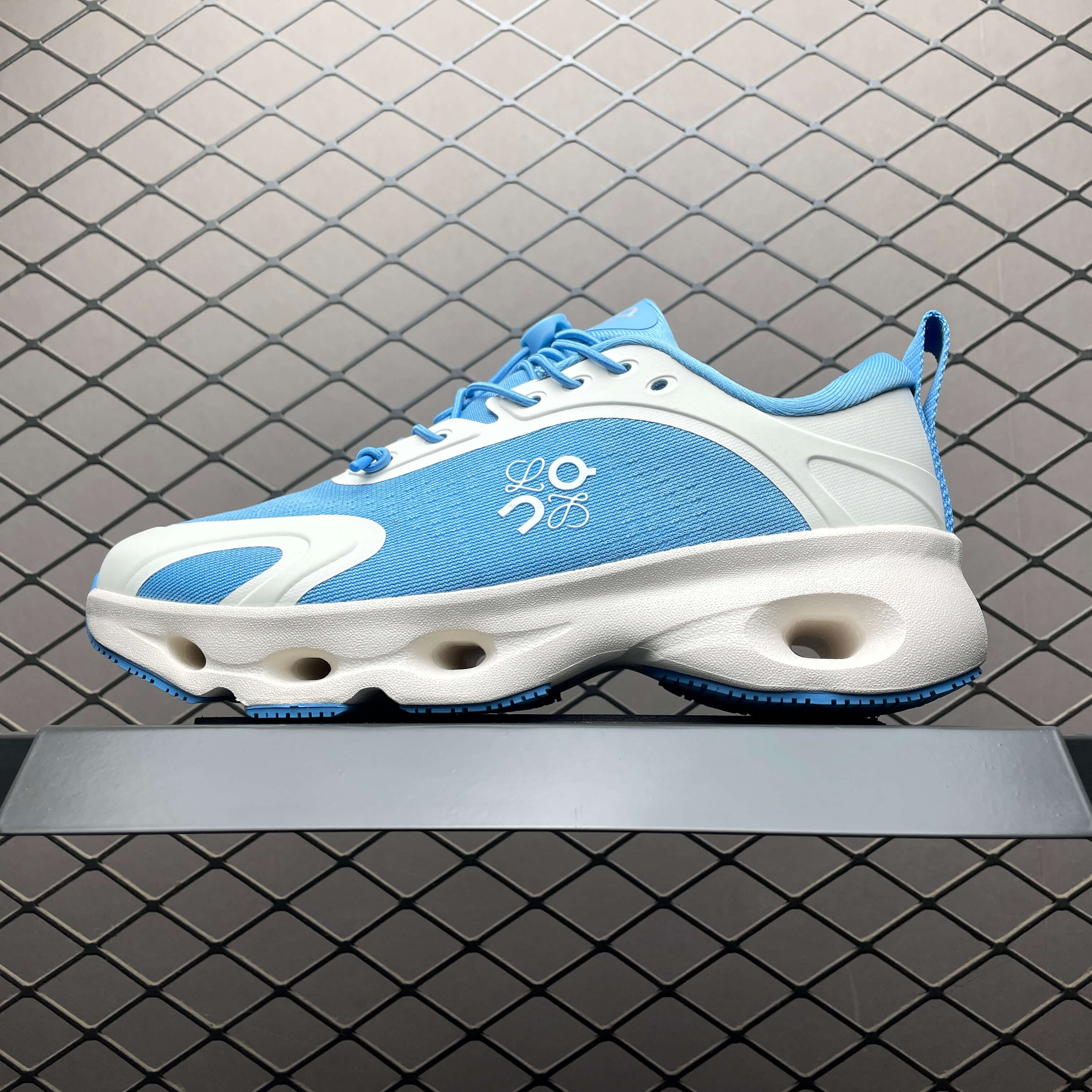 Lw x ON Cloudsolo (Unisex)