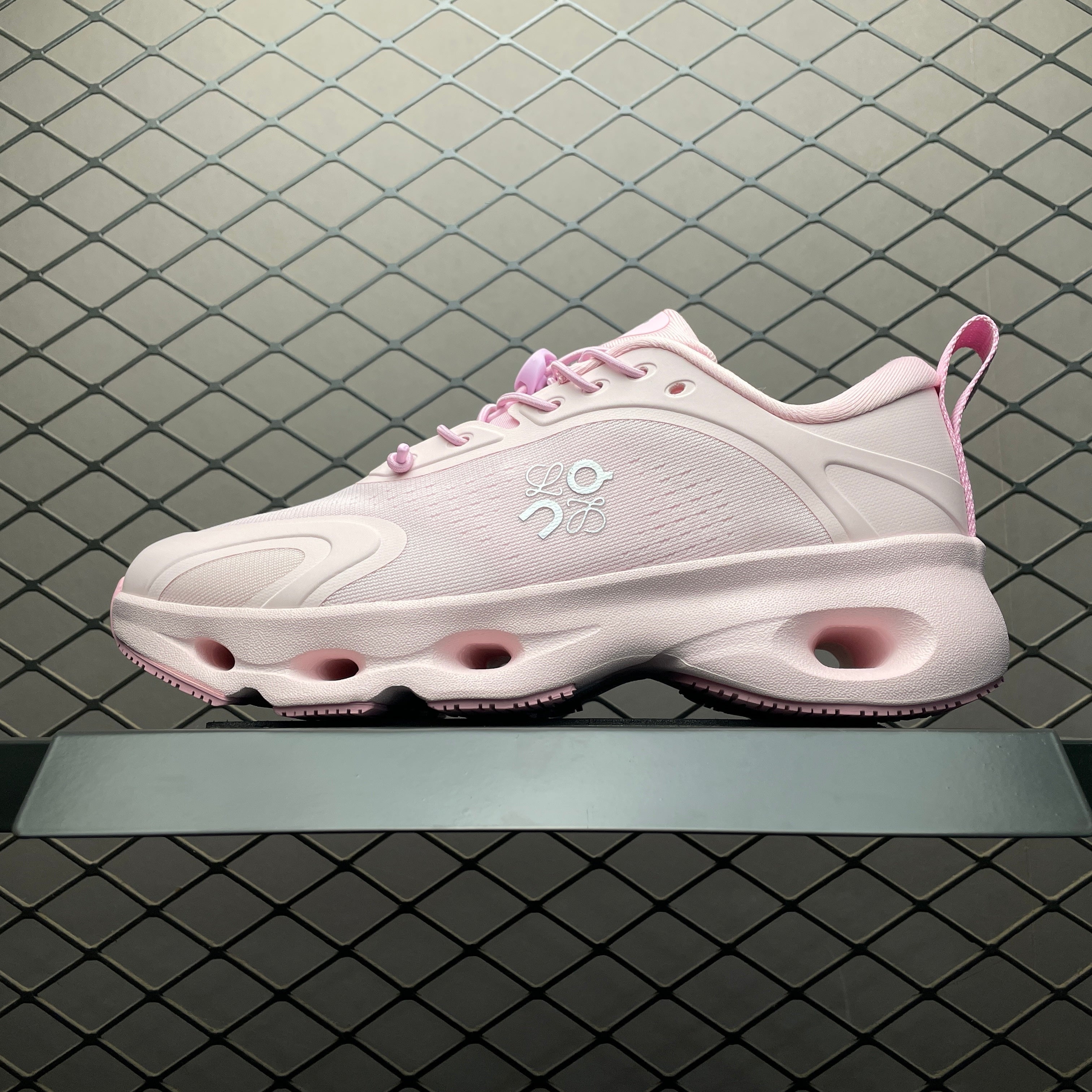 Lw x ON Cloudsolo (Unisex)