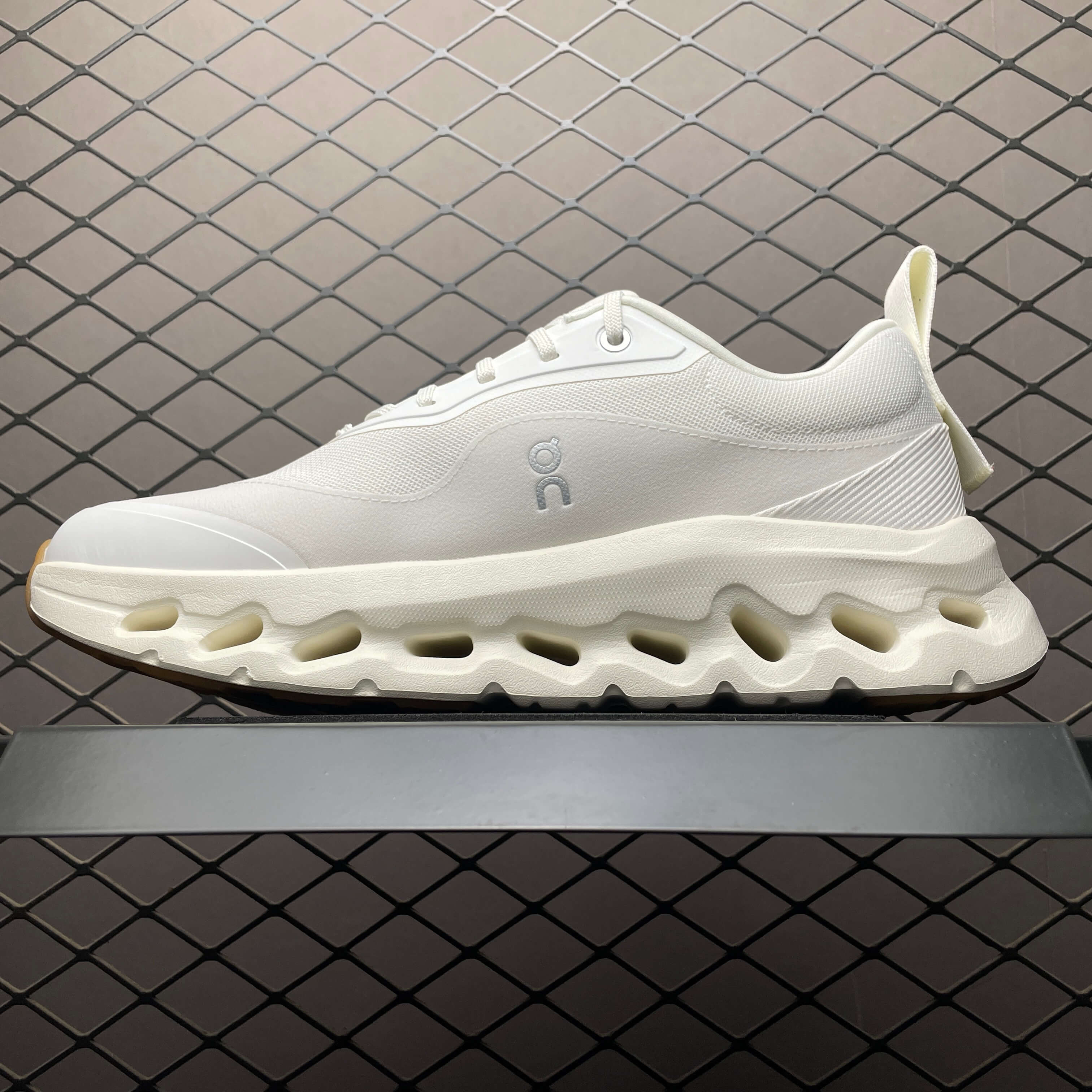 Lw x ON Cloudtilt 2.0 (Unisex)